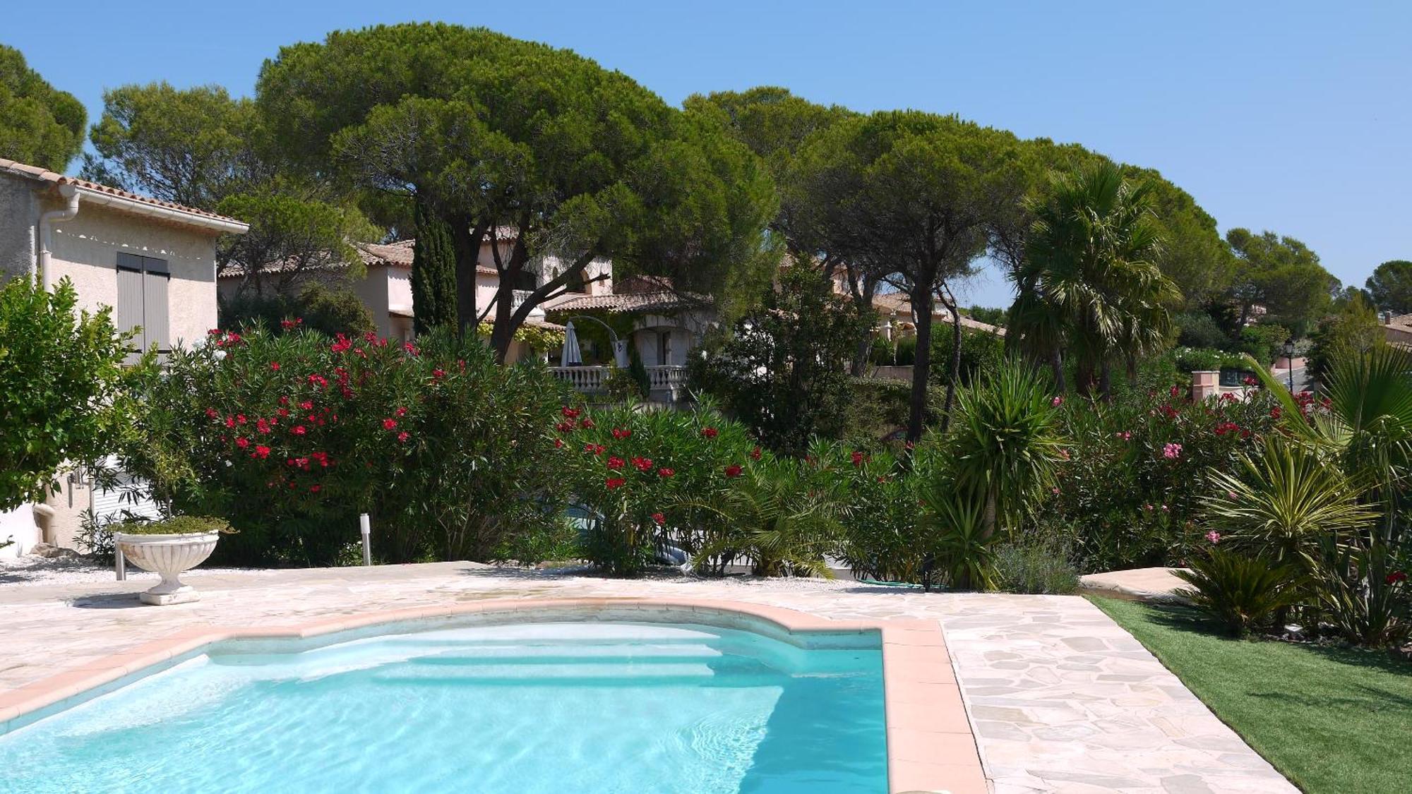 Grand Appartement Dans Maison Avec Piscine Privee Fréjus Buitenkant foto