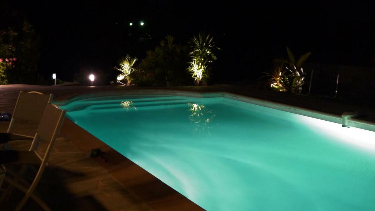 Grand Appartement Dans Maison Avec Piscine Privee Fréjus Buitenkant foto